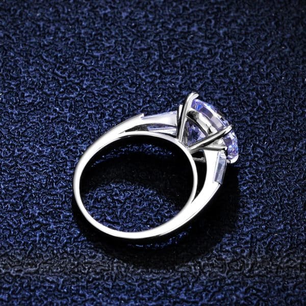 Classic Four-claw S925 Silver Ring 5 Karat Moissanite