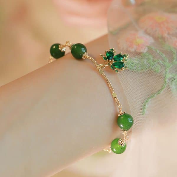 Women's New Chinese Zircon Maple Leaf Pendant Adjustable