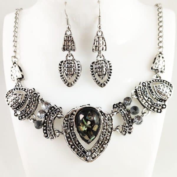 Vintage Water Drop Inlaid Gemstone Short Necklace
