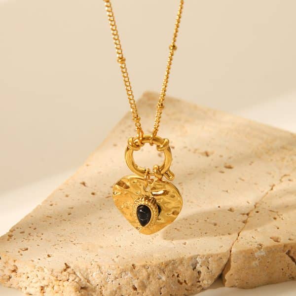 French Style Vintage Court Style Titanium Steel Heart Pendant Necklace For Women