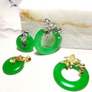 Emerald Inlaid Emerald Quartz Rock Jade Necklace