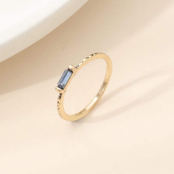 18K Gold White Zircon Ring Simple And Stylish Women