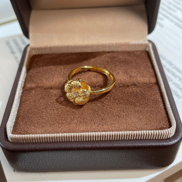 Three-dimensional Plum Ring